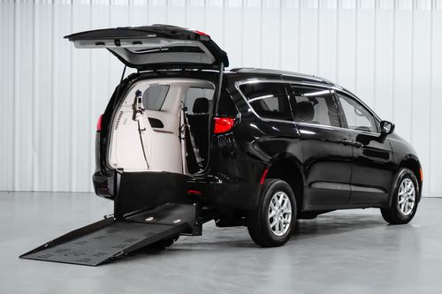 Fahrzeug für Personen mit eingeschränkter Mobilität / Großraumlimousine - 28684 - Freedom Motors USA - rückwärtiger Eingang