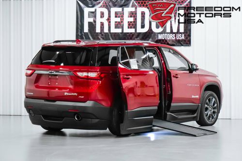 SUV Fahrzeug für Personen mit eingeschränkter Mobilität - 28637 - Freedom Motors USA - Benzin / rückwärtiger Eingang