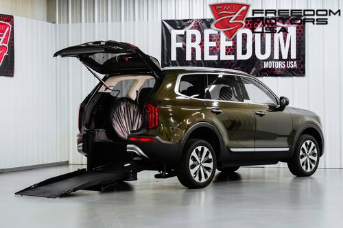 SUV Fahrzeug für Personen mit eingeschränkter Mobilität - 28540 - Freedom Motors USA - rückwärtiger Eingang