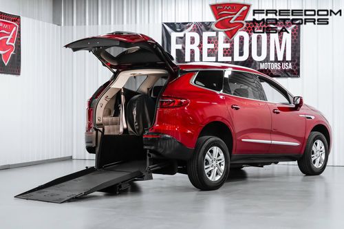 SUV Fahrzeug für Personen mit eingeschränkter Mobilität - 28619 - Freedom Motors USA - Benzin / rückwärtiger Eingang