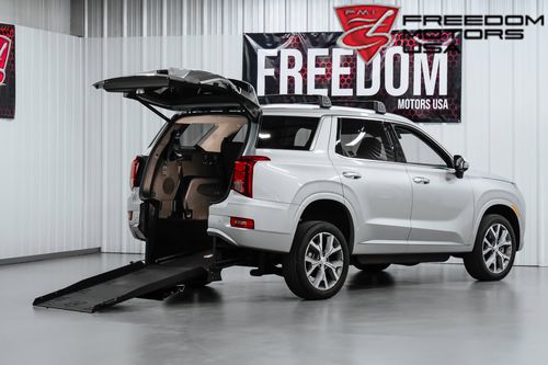 SUV Fahrzeug für Personen mit eingeschränkter Mobilität - 28337 - Freedom Motors USA - rückwärtiger Eingang