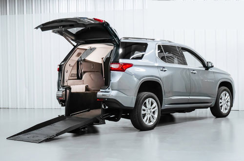 SUV Fahrzeug für Personen mit eingeschränkter Mobilität - 28615 - Freedom Motors USA - Benzin / rückwärtiger Eingang