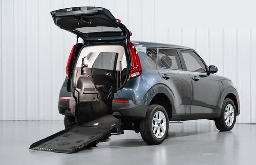 SUV Fahrzeug für Personen mit eingeschränkter Mobilität - 28571 - Freedom Motors USA - rückwärtiger Eingang