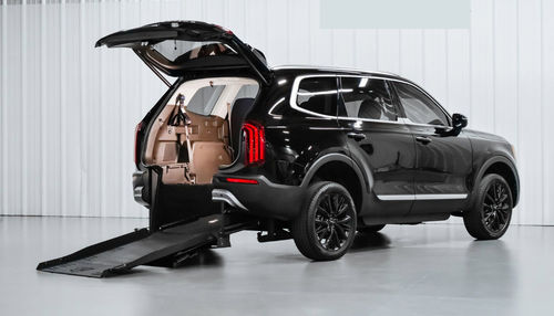 SUV Fahrzeug für Personen mit eingeschränkter Mobilität - 28656 - Freedom Motors USA - rückwärtiger Eingang