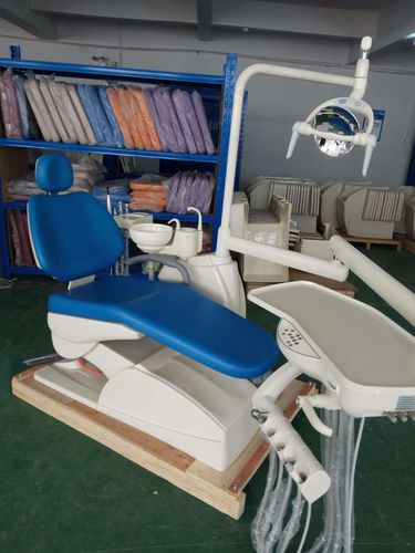 Dentaleinheit mit elektrisch bedientem Stuhl - FD-180  - Hunan Fude Technology - mit Instrumententräger / mit LED-Licht