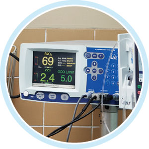 Multiparameter-Monitor / Tischgerät - Q2 Plus™  - ICU Medical - EKG / NIBP / SpO2