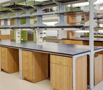 Arbeitsplatte für Labor / Edelstahl - OPTIMA™ series - Mott Manufacturing - freistehend / mit Regal
