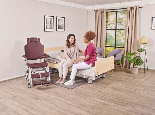Duschstuhl mit Armlehnen - BEKA Hospitec