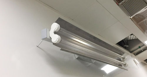 Keimtötende UV-Lampe - AMENSCO MEDICAL TECHNOLOGIES - medizinisch / UV / wandmontiert