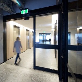 Tür für Krankenhaus - STA 22 - KOS Spezialtüren GmbH - Schiebe / Glas / automatisch