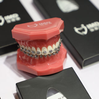 Orthodontie Bracket / Metall - ActMIM - Innovative Material and Devices, Inc. - selbstabklemmend / rechteckig / rund