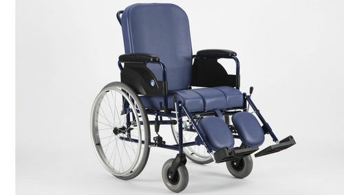 Garderobenstuhl mit Armlehnen - 9300 - Vermeiren Medical Equipment - mit Fußstütze