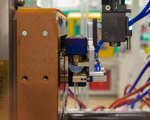 Spritzgießmaschine für PE - Silcoplast AG - LSR / zur Herstellung medizinischer Geräte