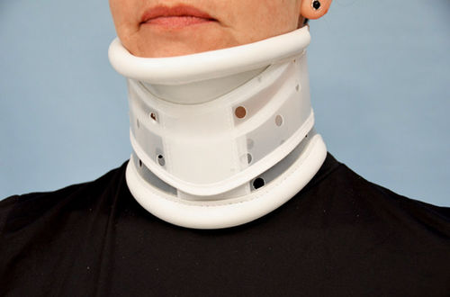 Halbsteife Zervikalstütze - 03040 - Comercial Nespral - C (10 cm) / mit Kinnstütze / für Erwachsene