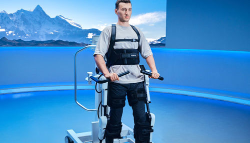 Zweibeiniges Exoskelett für Rehabilitation - ExoMotus™ M4 - Shanghai Fuliye Intelligent Technology - Gang