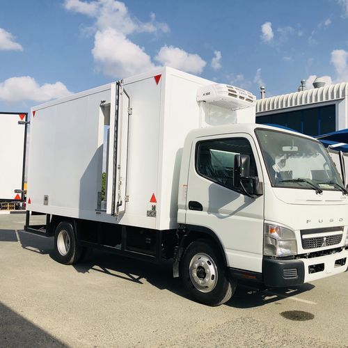 Mobile Krankenstation / Labor - MITSUBISHI  - Monstro Hard FZCO - LKW / gekühlt / benzinbetrieben