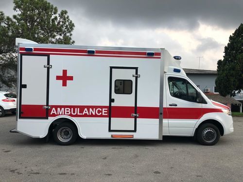 Rettungswagen mit Patientenraum - eos ambulance - 4-Tragen / mit Sauerstofftherapie