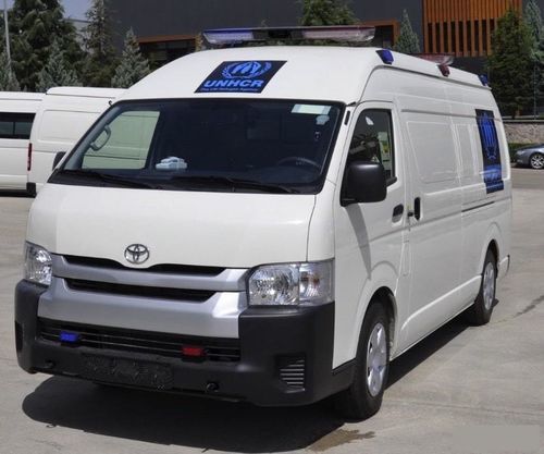 4-Tragen-Ambulanz - Toyota Hiace  - eos ambulance - mit Sauerstofftherapie / Benzin