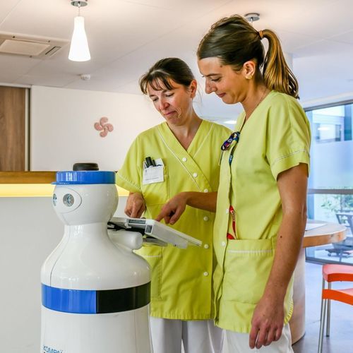 Telepräsenzroboter für Pflegeheim - KOMPAÏ-1 / 2009 - KOMPAÏ robotics - Integrierte Fernassistenz
