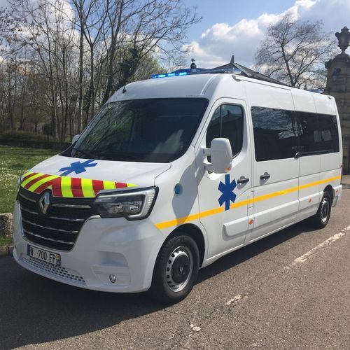 Transfer-Ambulanz - Renault Master - ICU AUTOMOTIVE IMPORT EXPORT AND CONSULTING.