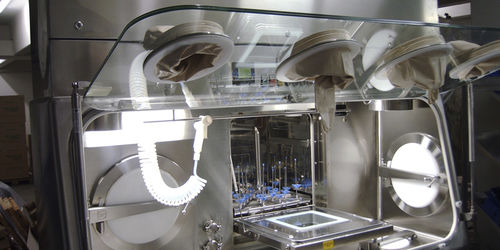Isolator zum Waschen - ART GmbH Anlagenbau Reinraum Technik - ISO Klasse 5 / für giftige Produkte / bodenstehend