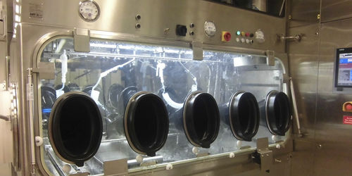 Isolator zum Waschen - ART GmbH Anlagenbau Reinraum Technik - ISO Klasse 5 / für giftige Produkte / bodenstehend