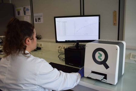 Mikroplatten-Reader / Absorbanz - Zymocube - Zymoptiq - Molekularbiologie / 96 Well