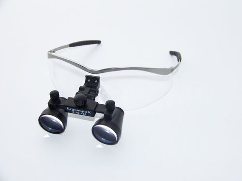 Brillenmontierte Montur für chirurgische Lupen - Flex Safety - ErgonoptiX Alon Sabsay