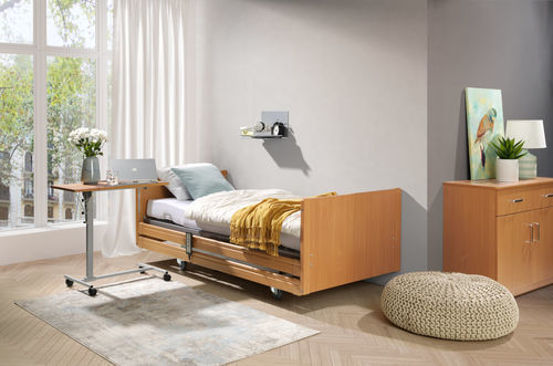 Bett für Langzeitpflege - PB 526 - Elbur sp. z o.o. sp.k. - elektrisch / höhenverstellbar / mit Räderblockiersystem