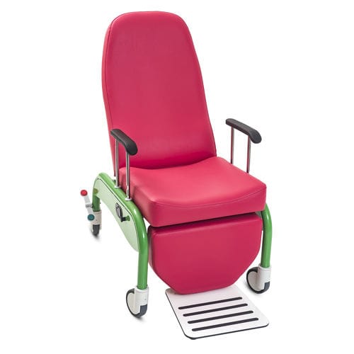 Patienten-Transportstuhl / für den Innenraum - Akka - Gardhen Bilance  - für Außenbereich / auf Rollen / mit Fußstütze