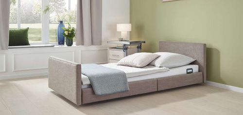 Bett für Langzeitpflege - Tereno - Stiegelmeyer GmbH & Co. KG - elektrisch / höhenverstellbar / sehr niedrig