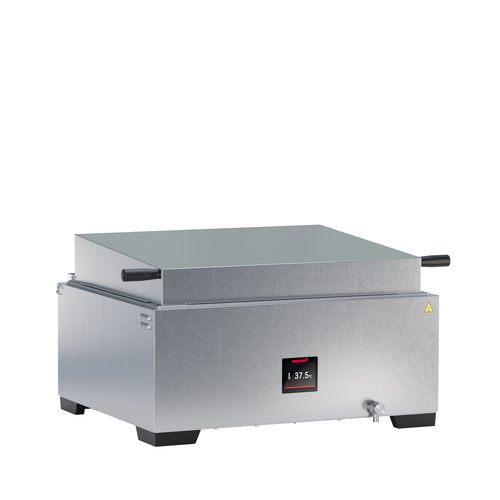 Beheiztes Wasserbad - WTB50 - Memmert GmbH + Co. KG - Tisch