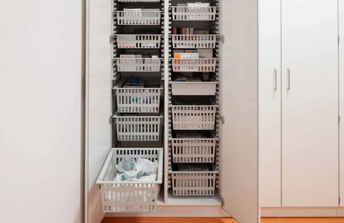 Abstellschrank - M9 - Metallwarenfabrik Walter H. Becker  - für Instrumente / Wäsche / für Krankenhaus