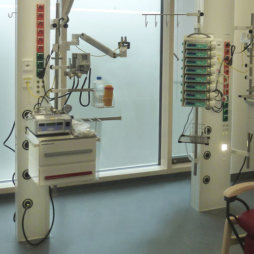 Wandmontierter Verteilersäule - MS 1054 - modul technik - für Intensivpflege / mit Gondel / mit Säule