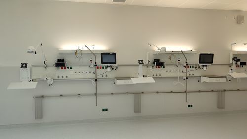 Wandmontierte Versorgungseinheit - IV 1054 - modul technik - horizontal / für die Intensivstation / individuell gestaltbar