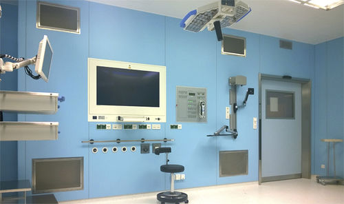 Wandverstärkung für OP-Saal - HPL - Pneumatik Berlin - modular