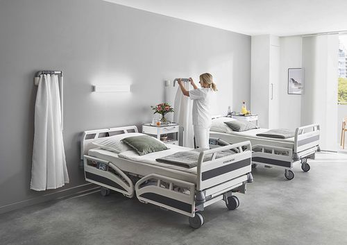 Teleskopischer Medizinischer Bettschirm - RTI - Ropimex R. Opel  - für Krankenhauszimmer / waschbar / antibakteriell