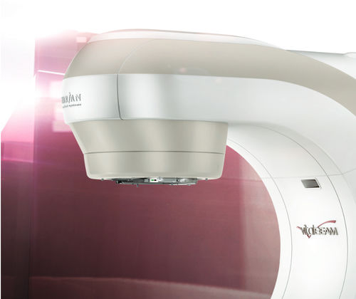 Partikel-Linearbeschleuniger / Radiotherapie mit modulierter Intensitt -  VitalBeam - Varian Oncology - mit vollautomatisierter Positioniertisch