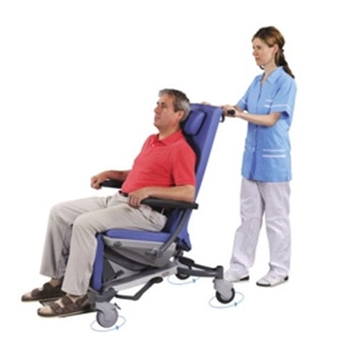 Patienten-Transportstuhl / für den Innenraum - sella - wissner-bosserhoff  - für Außenbereich / auf Rollen / mit verstellbarer Rückenlehne