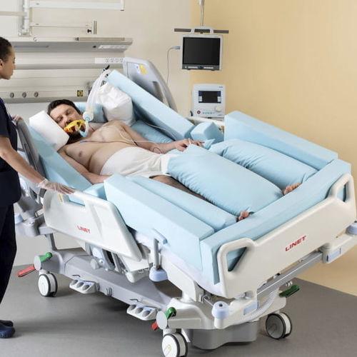 Intensivpflegebett - multicare X - wissner-bosserhoff  - elektrisch / höhenverstellbar / auf Rollen