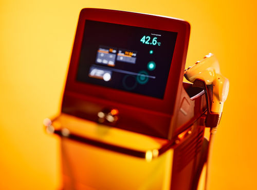 RF-Body-Contouring-Gerät - ZShape - Zimmer MedizinSysteme  - Body-Contouring-Gerät mit Absaugung / Handgerät