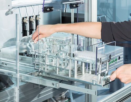 Roboter-Syntheseplattform - Inorganic  - Zinsser Analytic 