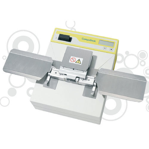 Heißsiegelmaschine für Blutbeutelschläuche - CompoDock® - Fresenius Kabi - medizinisch / Tisch