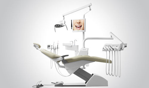 Dentaleinheit mit elektrisch bedientem Stuhl - COMFORTEK_N1 - Beyes Dental Canada - mit Monitor / mit Intraoralkamera / mit Instrumententräger