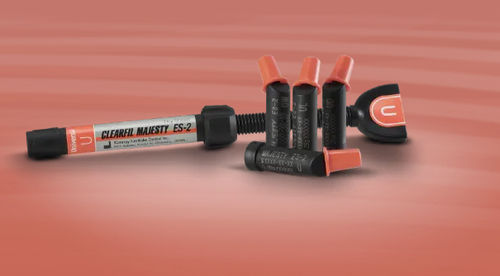 Zahnmedizinisches Material / Verbundwerkstoff - CLEARFIL MAJESTY ES-2 UNIVERSAL - Kuraray Noritake Dental - zur Dentalrestaurierung / für Seitenzähne / für Vorderzähne