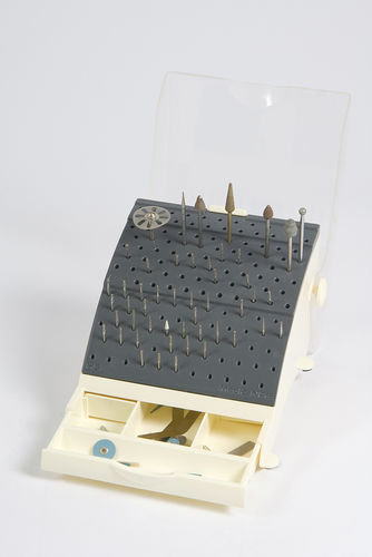 Halter für Dentalfräsen - MedicNRG Ltd.   - Tisch