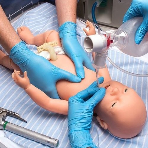 Neugeborenes-Patientensimulator - PEDI® S109  - Gaumard - für Katheterisierung / für Punktionen / für Intubation
