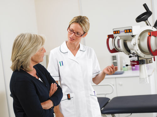 System für oberflächliche Strahlentherapie / Röntgenstrahlen - Xstrahl 300 - xstrahl - Hautkrebsbehandlung / bodenstehend
