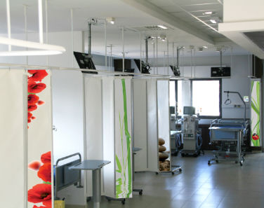Medizinischer Bettschirm / mit Wandhalterung - MEDICASCREEN CUSTOM-MADE® - Medicascreen - zusammenklappbar / Vorhang