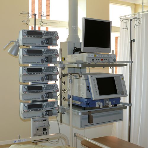Deckenmontierter Verteilersäule - M-GL03 - Medical Technologies LBI - für Intensivpflege / stationär / mit Gondel